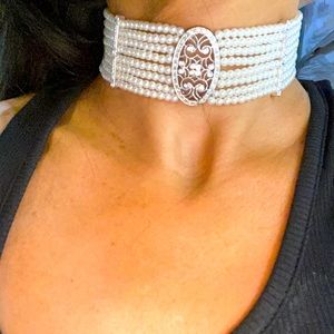 Classic Vintage Pearl Choker